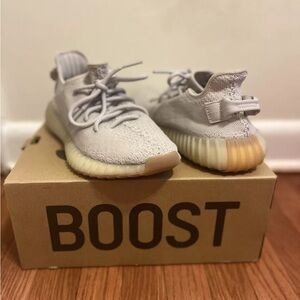 Adidas Yeezy Boost 350 V2 Boys size 5 Sesame Sneaker Athletic Casual Kanye